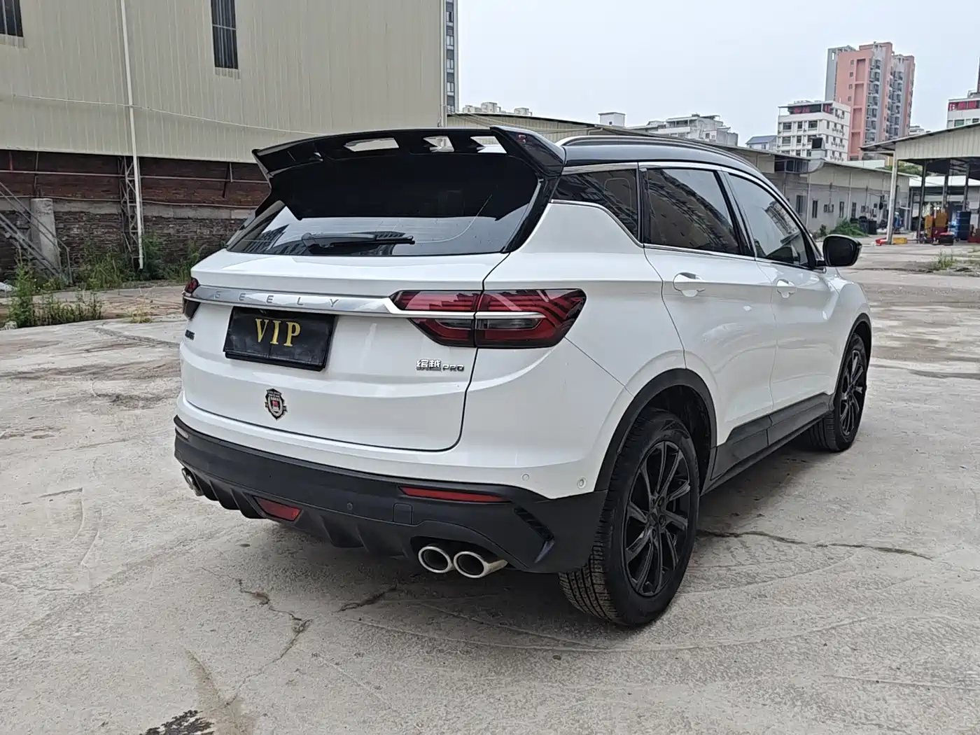 Фото 6 - Geely Binyue