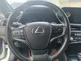 Photo 25 - Lexus ES