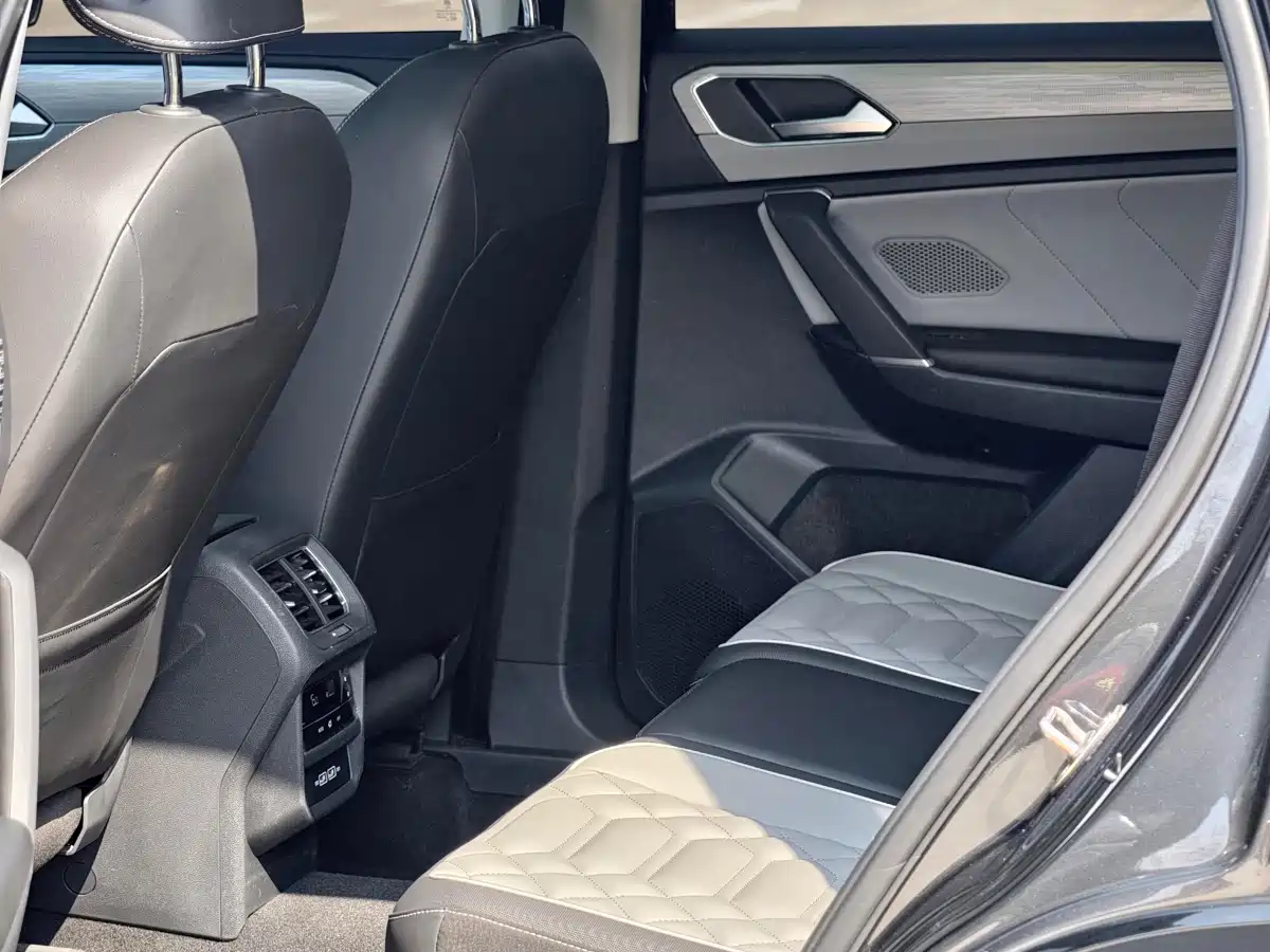 Volkswagen Tayron 2023 380TSI 4WD R-Line High-Performance Edition фото 8