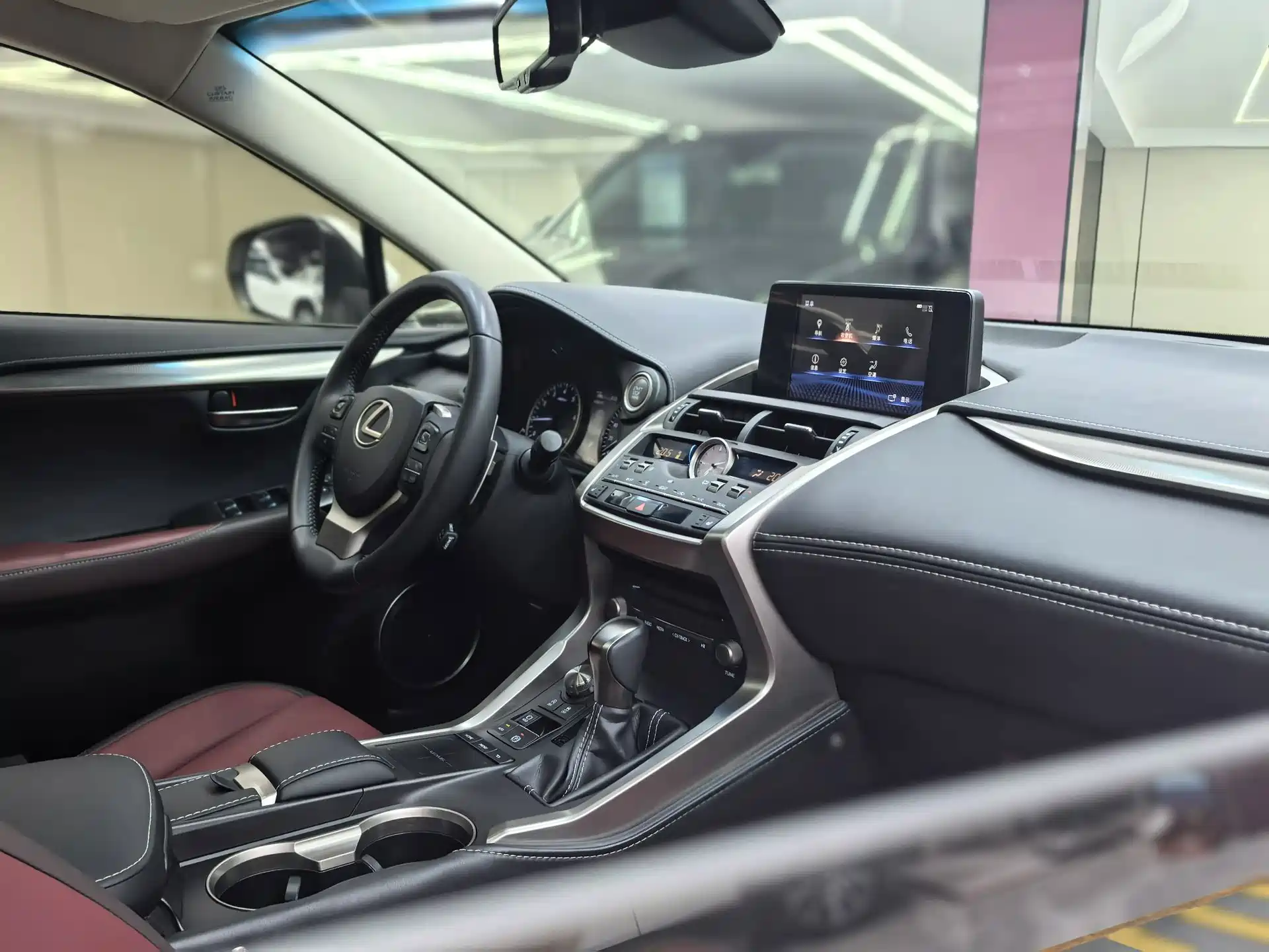 Фото 30 - Lexus NX