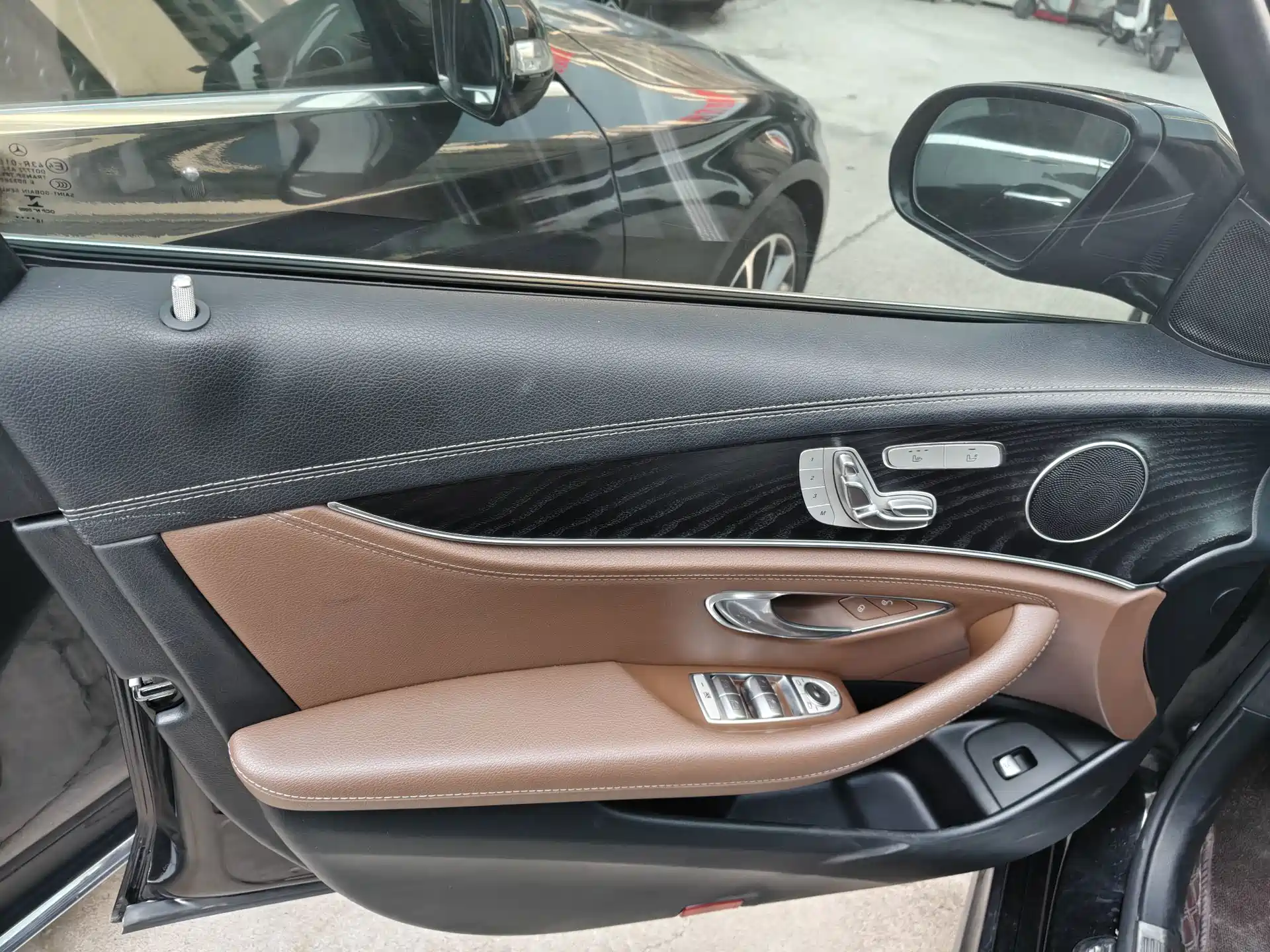 Фото 23 - Mercedes-Benz E-Class