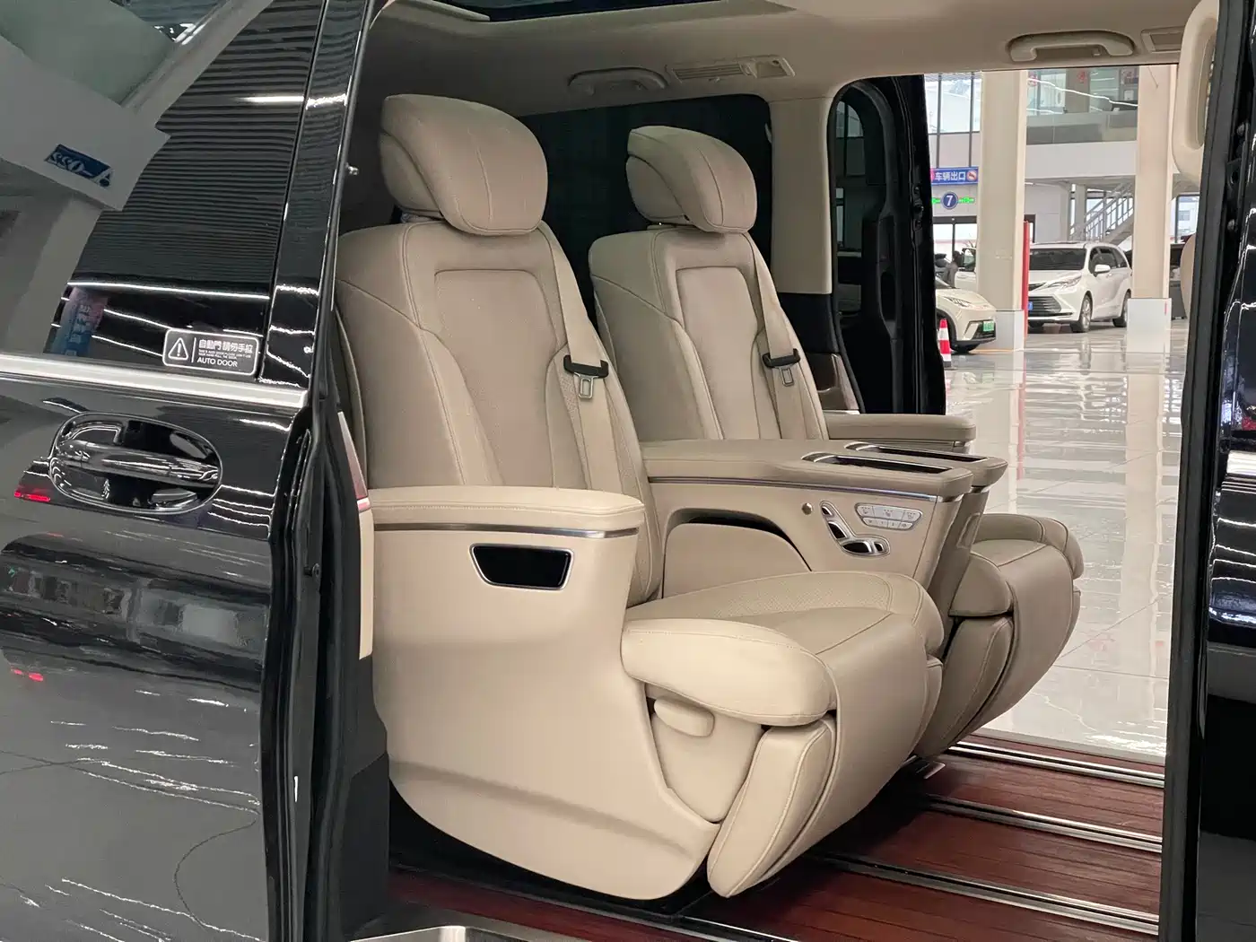 Mercedes-Benz V-Class 2020 V 260 Luxury Edition фото 6
