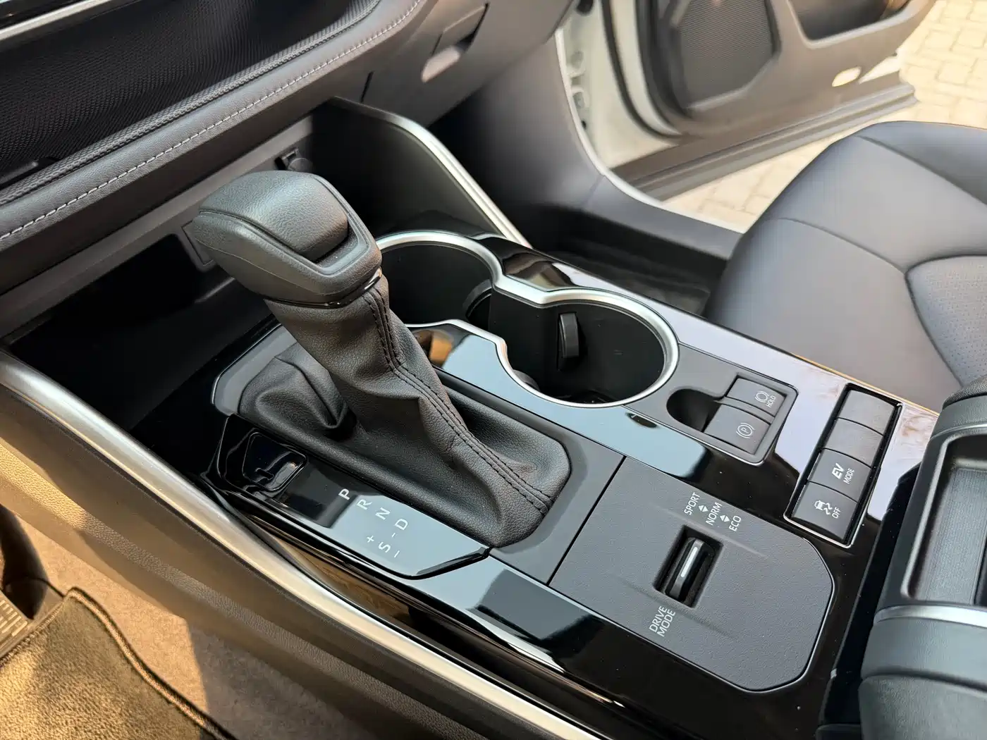 Toyota Highlander 2024 2.5L Smart Hybrid 2WD Elite 5-seater фото 18