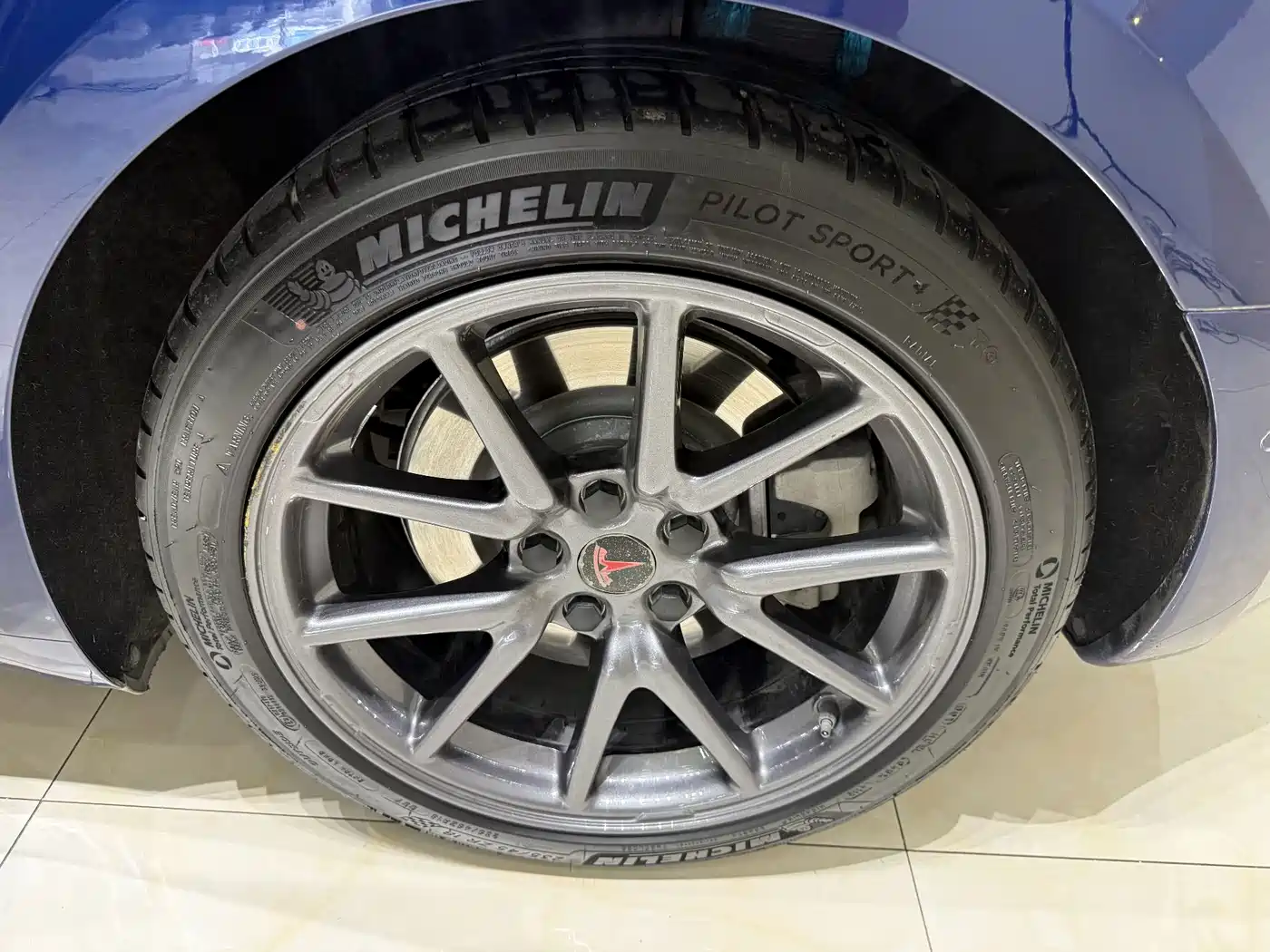 Tesla Model 3 (Import) 2019 2019 Long Range RWD Version