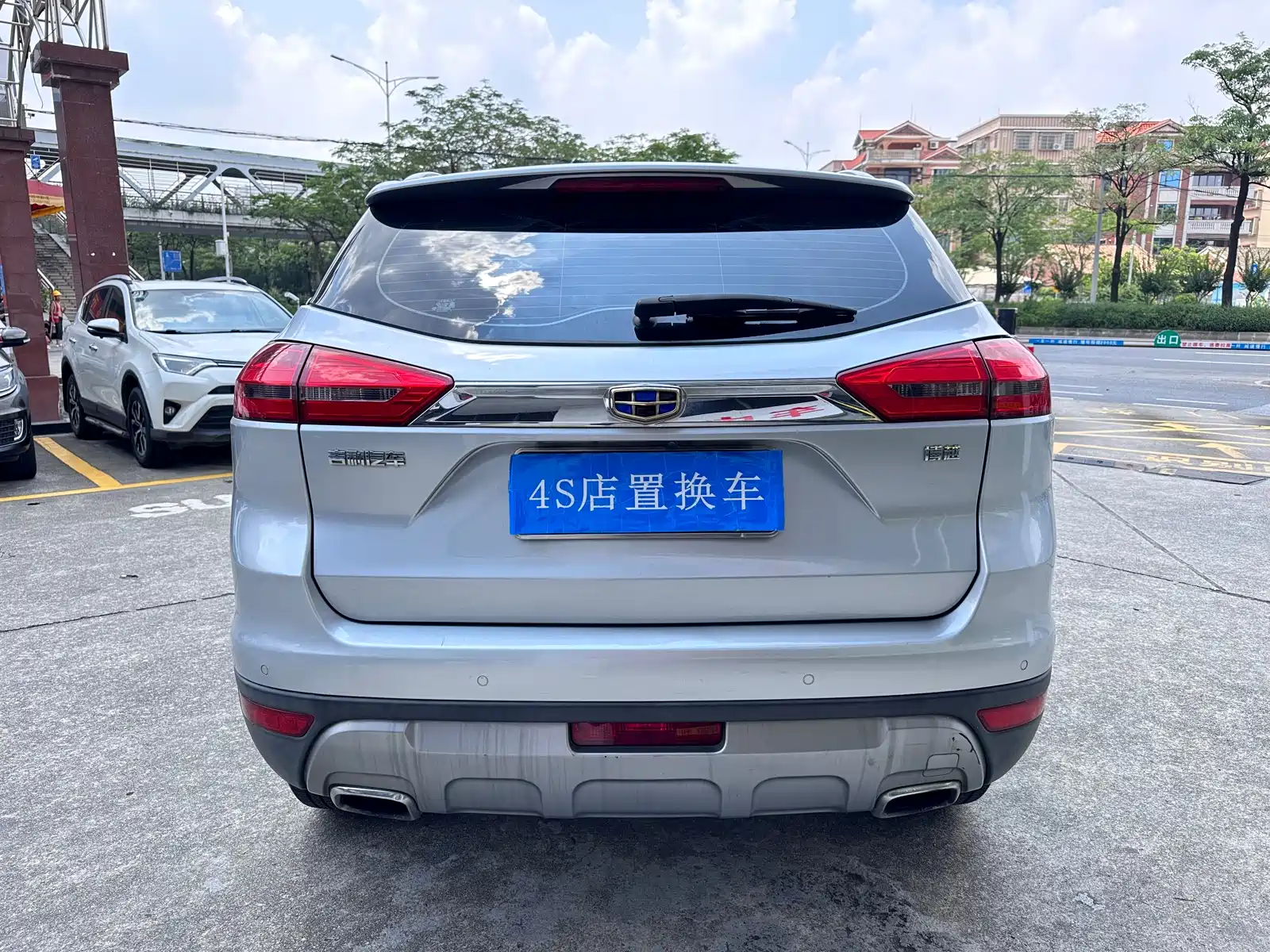 Фото 5 - Geely Atlas
