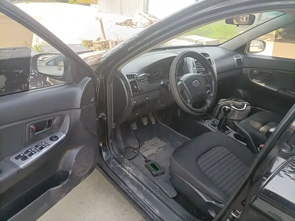 Kia Cerato 2012 1.6L MT GL фото 16
