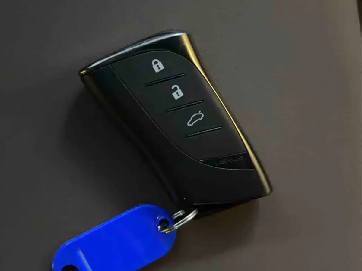 Lexus ES 2025 200 Ultimate Edition фото 19