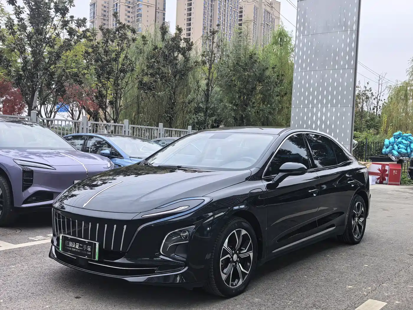 Hongqi E-QM5 2023 Facelift Basic Travel Edition