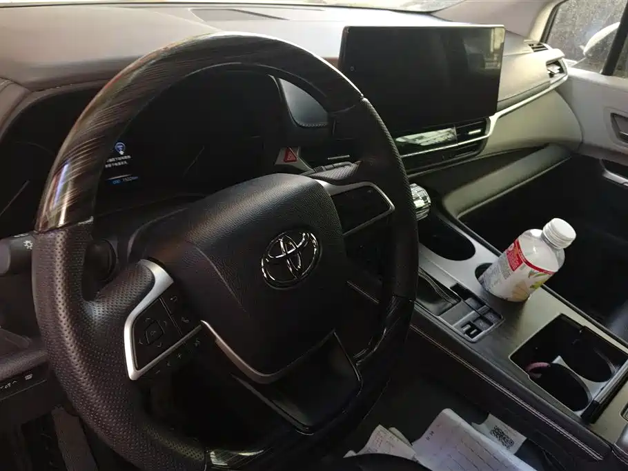 Toyota Sienna 2023 2.5L Hybrid Comfort Edition фото 12