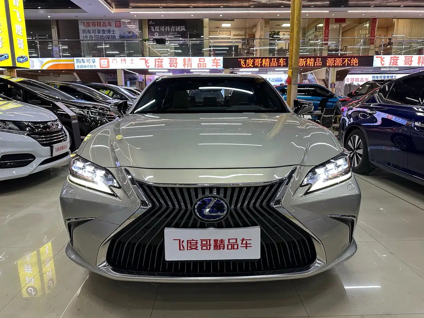 Lexus ES 2020 Model 300h Executive Edition фото 2