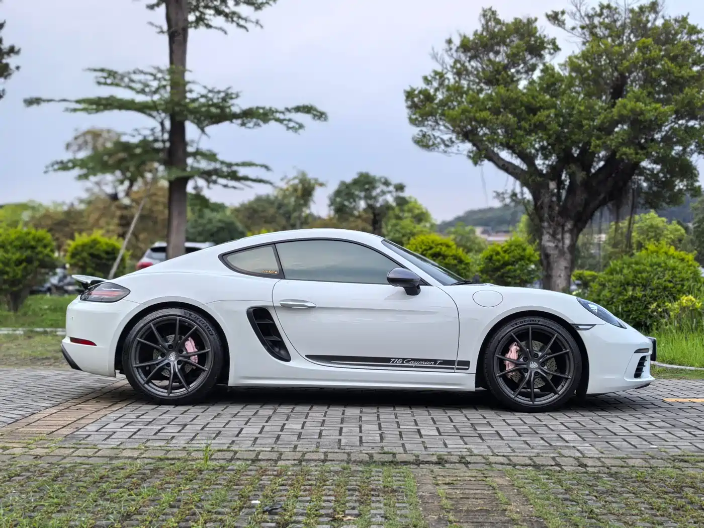 Porsche 718 2019 Cayman T 2.0T фото 3