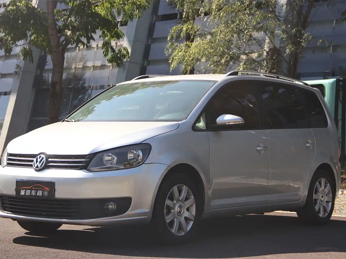 Фото 1 - Volkswagen Touran