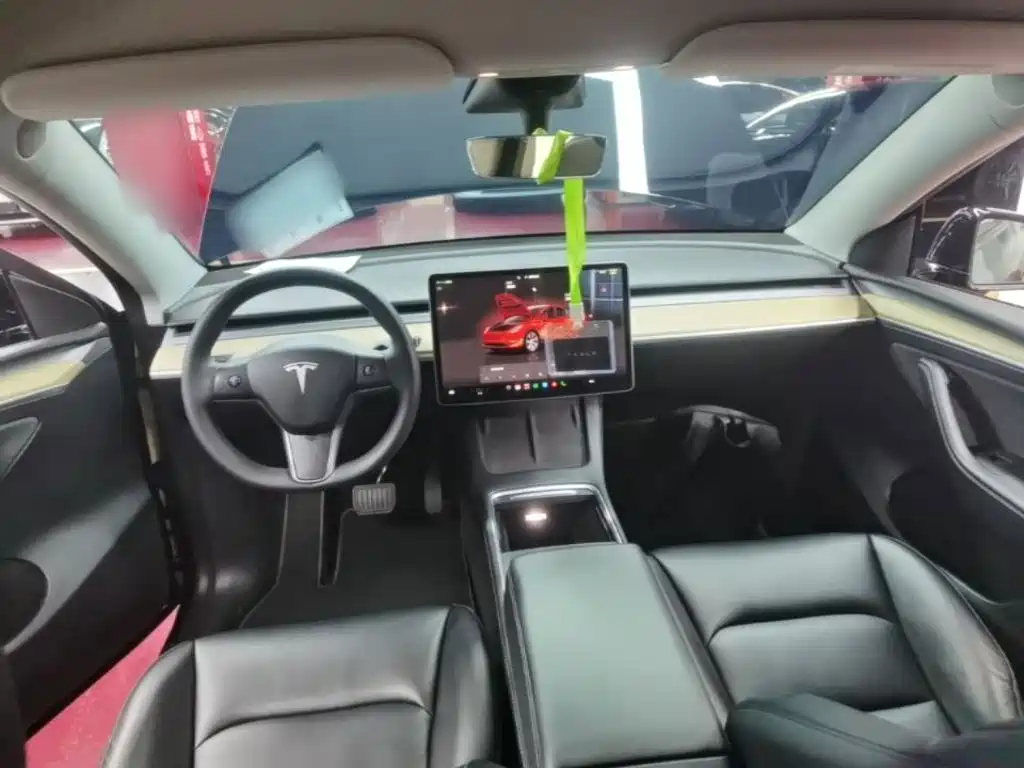Фото 10 - Tesla Model Y