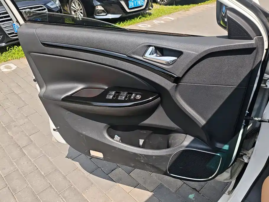 BYD E5