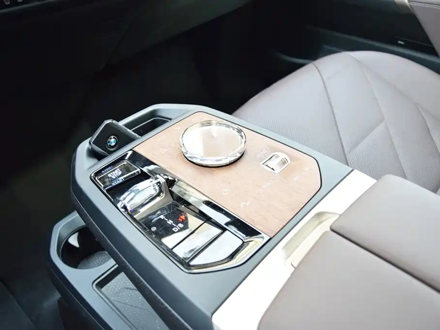 BMW iX 2023 Facelift xDrive50 фото 10