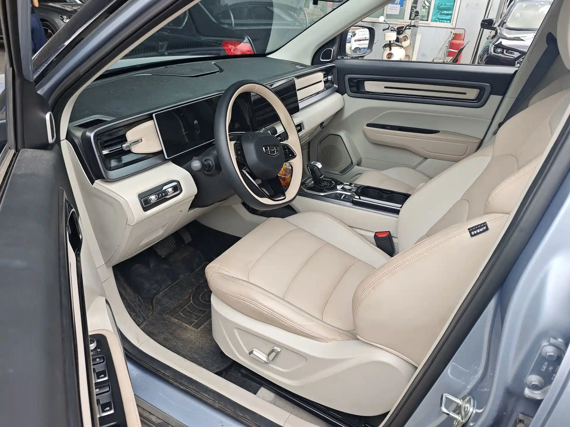 Фото 3 - Geely ICON