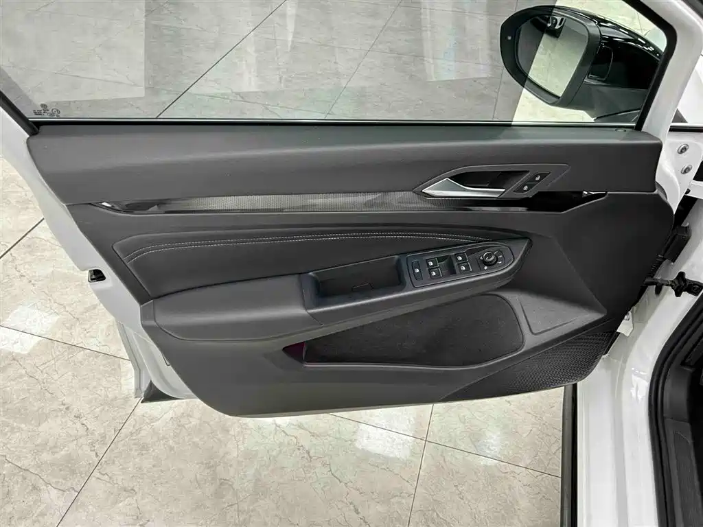 Volkswagen Golf 2021 280TSI DSG R-Line фото 10