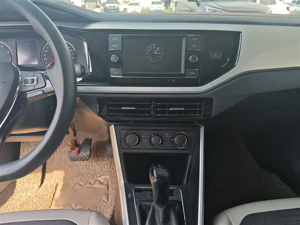 Volkswagen Polo 2019 Plus 1.5L Automatic Colorful Tech Edition фото 11