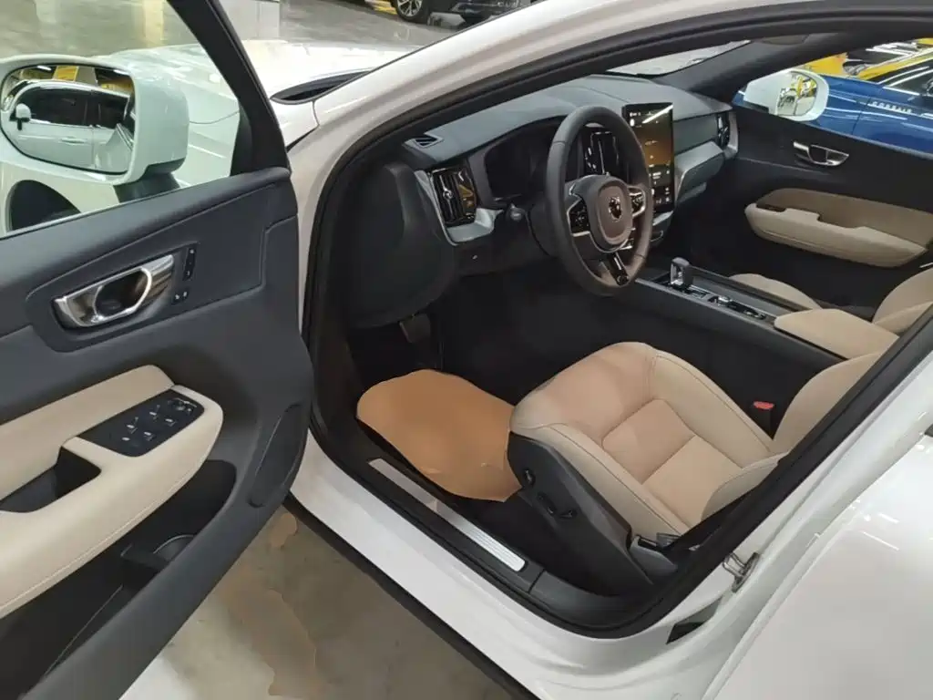 Volvo XC60 2026 2026 Model B5 AWD Smart Elite Luxury
