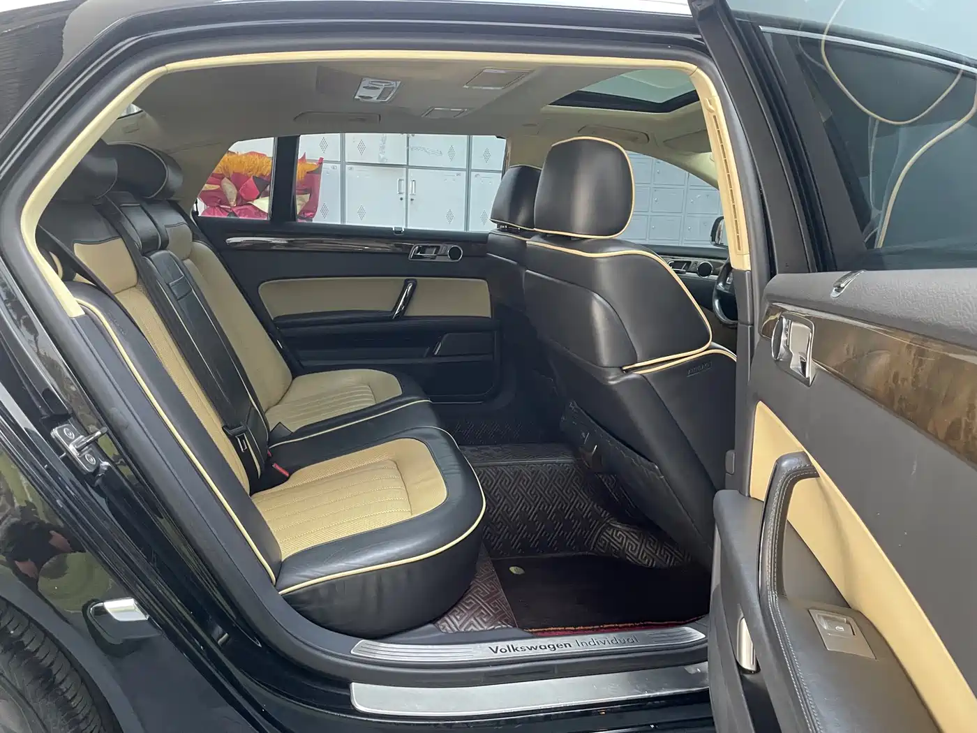Volkswagen Phaeton 2009 Model 3.6L V6 5-seat Extended Luxury фото 10