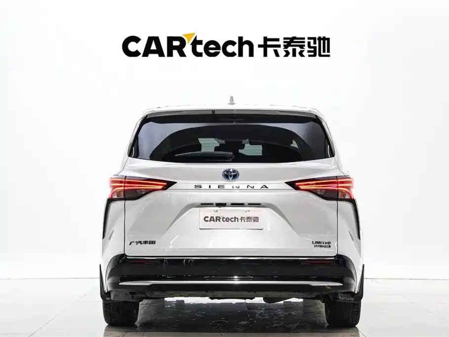 Toyota Sienna 2023 2.5L Hybrid Premium Edition фото 6