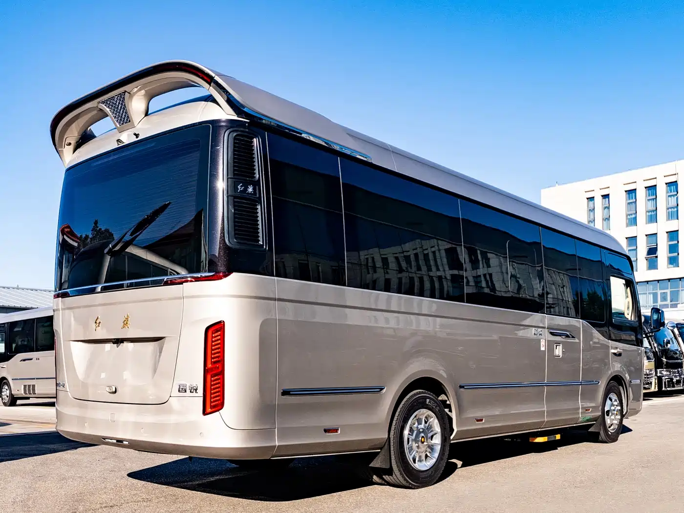 Hongqi Guoyue 2024 3.0T Flagship Edition 17-seater фото 7
