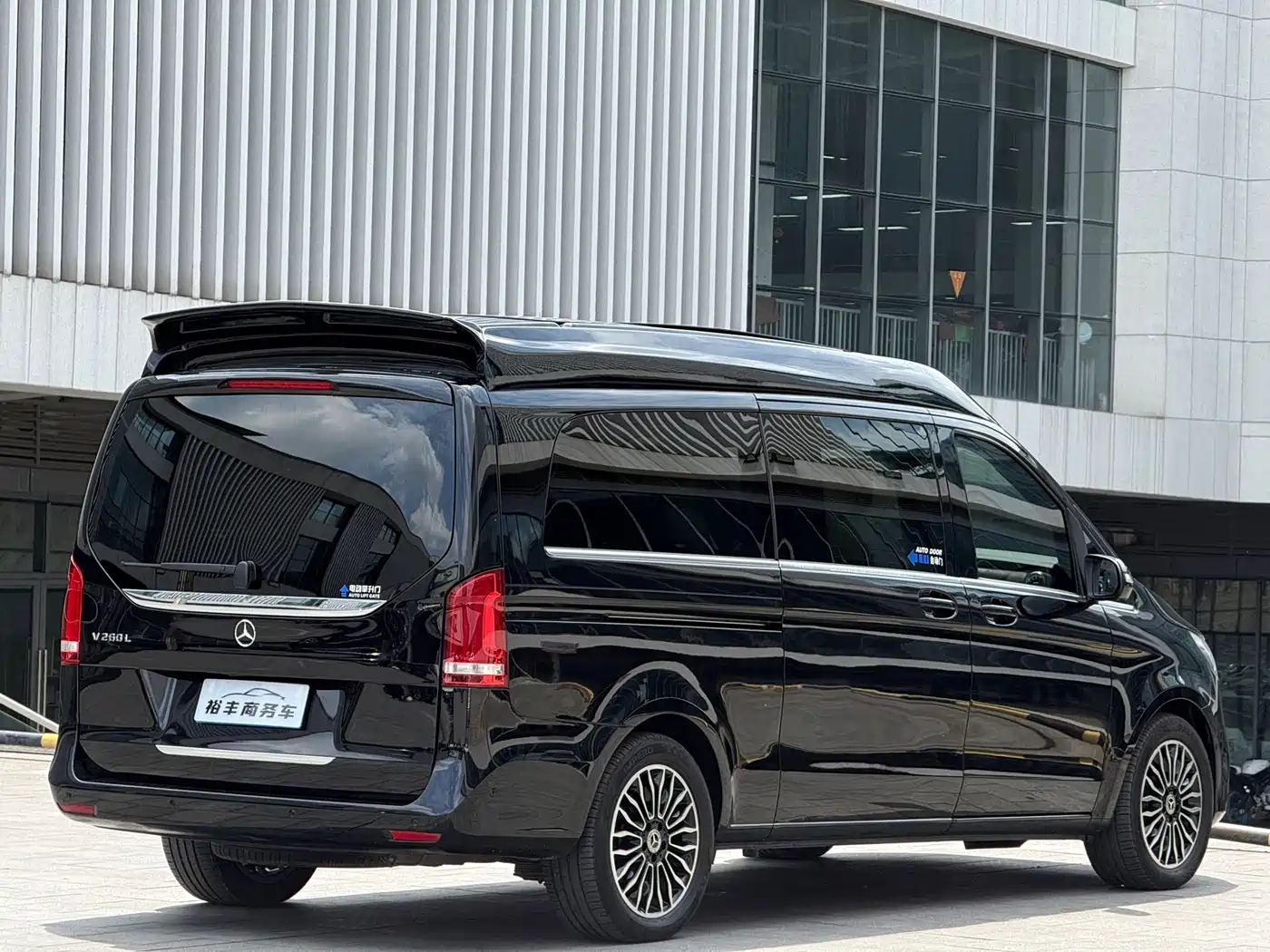 Mercedes-Benz V-Class 2021 V 260 L Long Wheelbase Luxury Edition фото 21