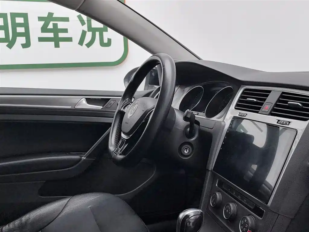 Volkswagen Golf 2016 1.6L Automatic Comfort фото 22