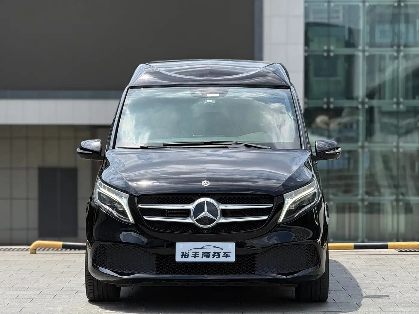 Mercedes-Benz V-Class 2021 V 260 L Long Wheelbase Luxury Edition фото 2