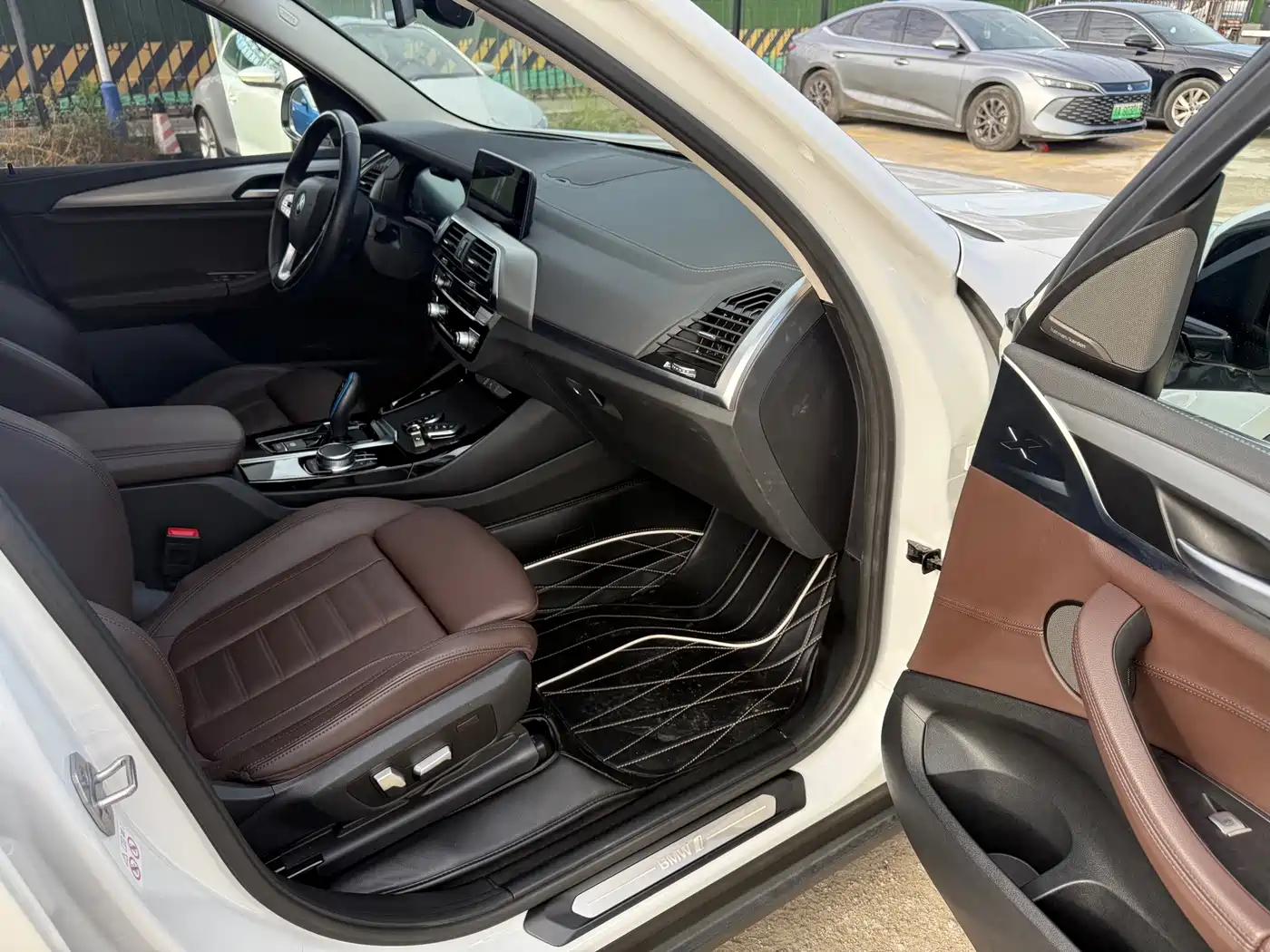 Photo 6 - BMW iX3