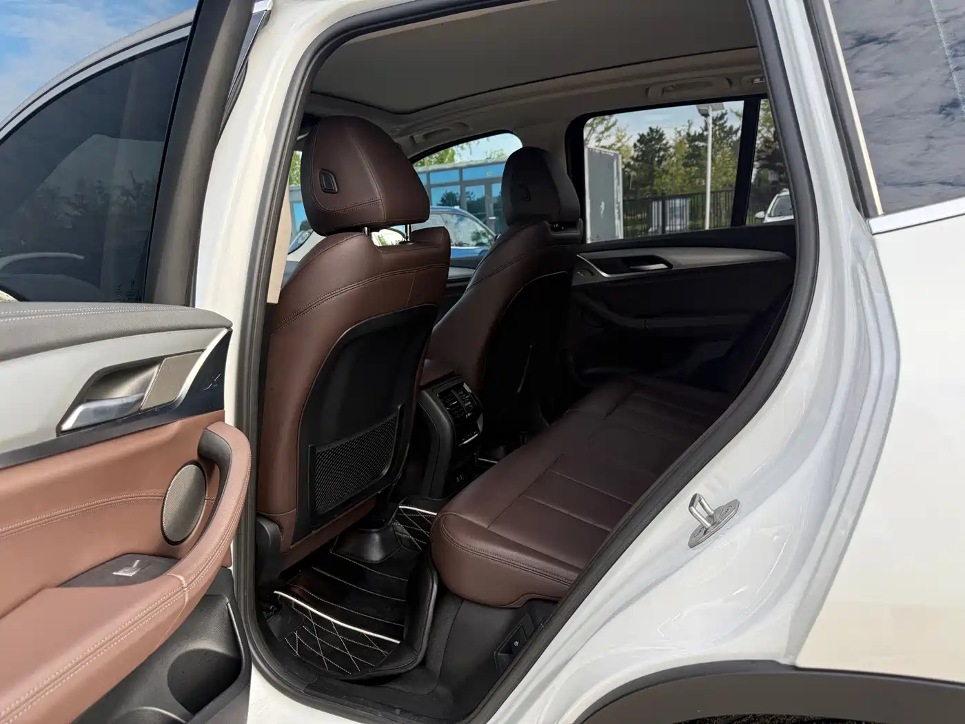 Photo 8 - BMW iX3