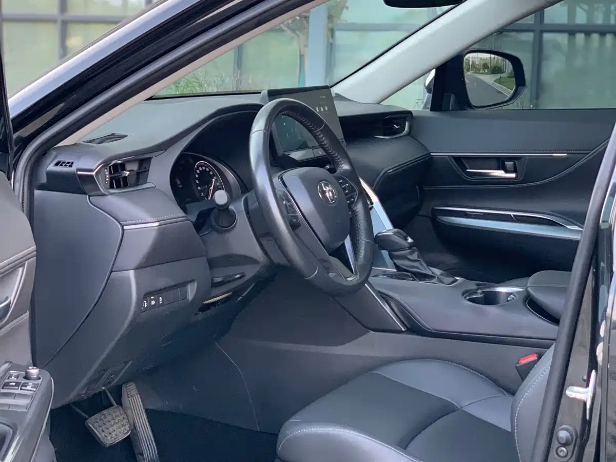 Toyota Venza 2023 2.0L CVT FWD Luxury фото 9
