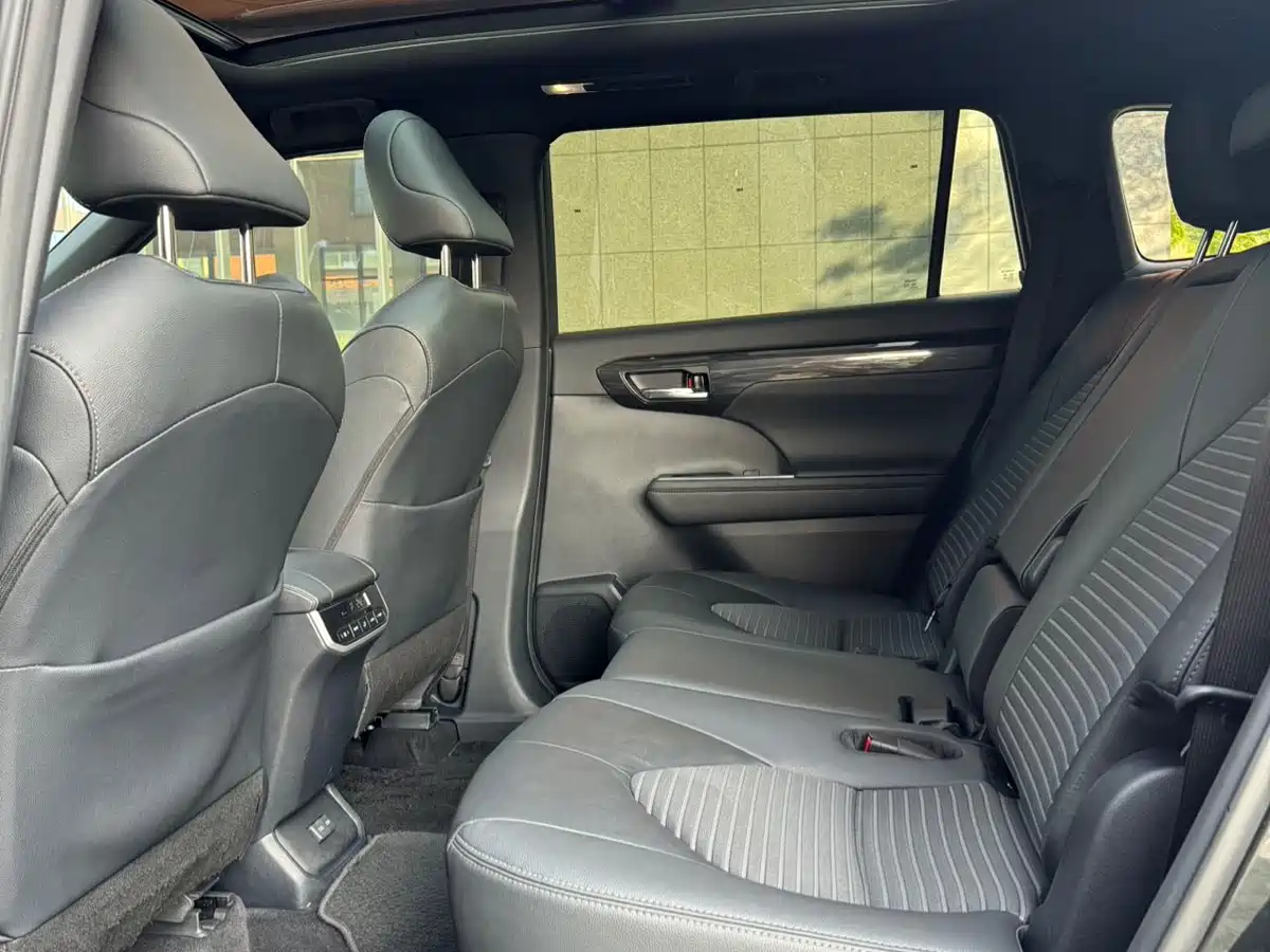 Toyota Crown Kluger 2021 2.5L HEV 4WD Premium фото 6
