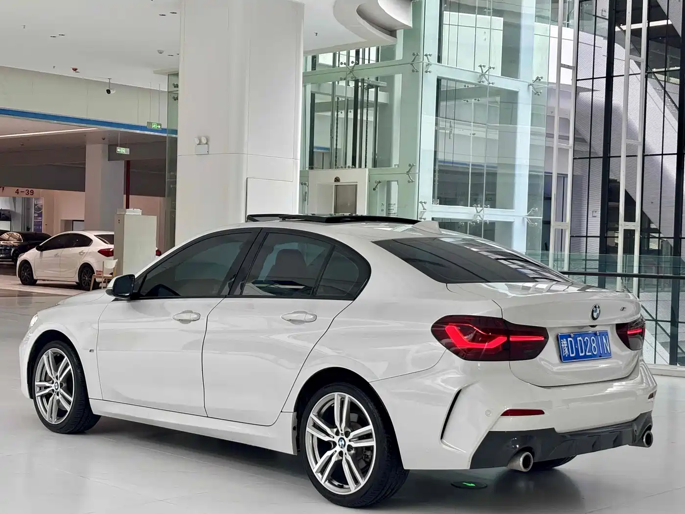 BMW 1 Series 2019 120i Leading M Sport Package фото 5