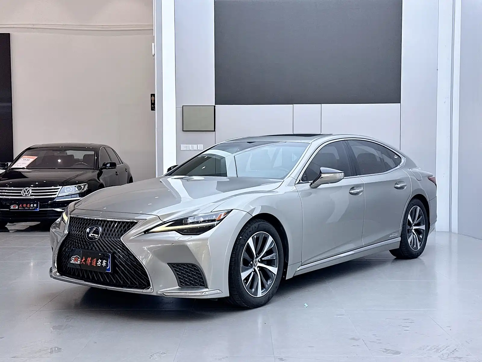 Фото 1 - Lexus LS