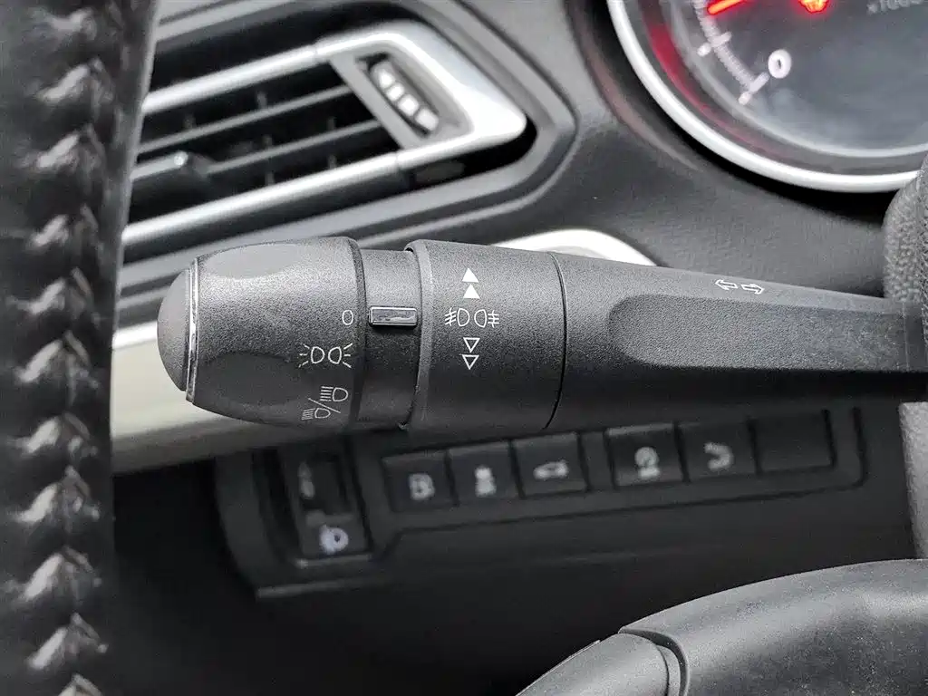 Peugeot 408 2018 350THP Automatic Luxury Edition фото 21