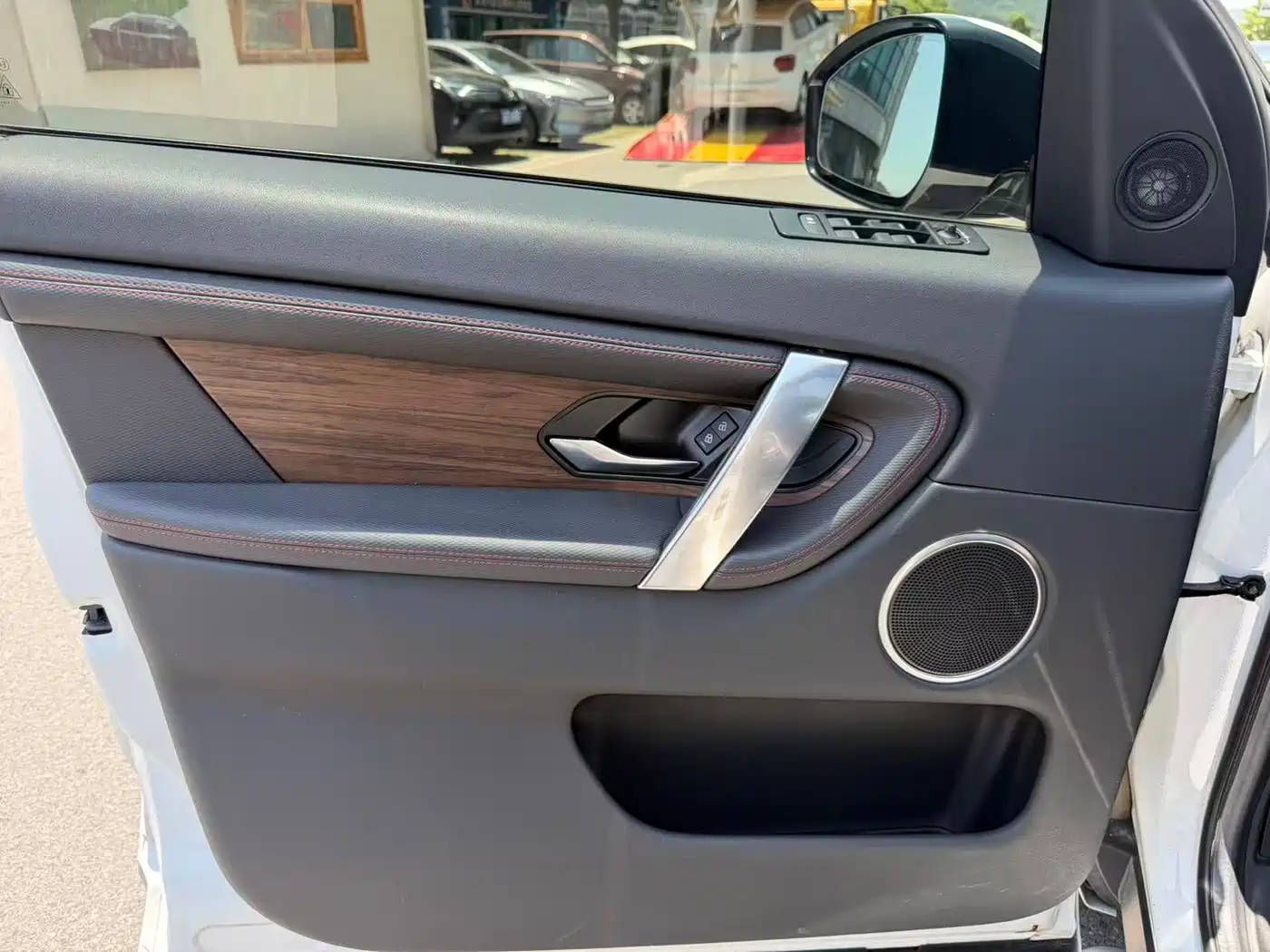 Land Rover Discovery Sport 2022 Model 249PS R-Dynamic S Performance Edition 5-Seater фото 5