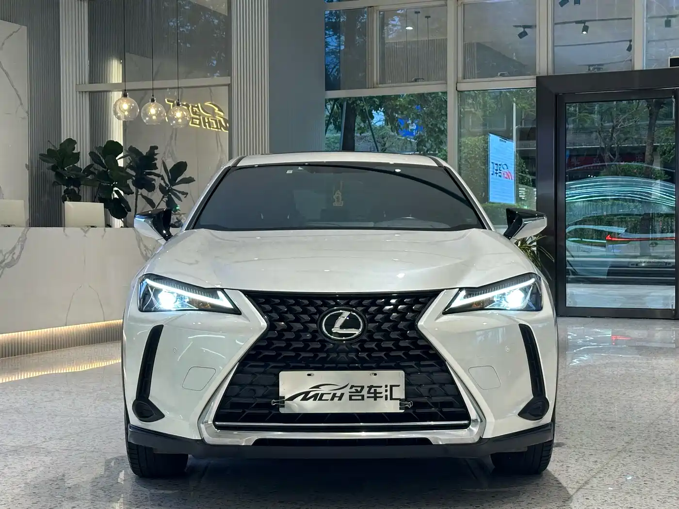 Lexus UX 2020 200 Special Edition фото 2