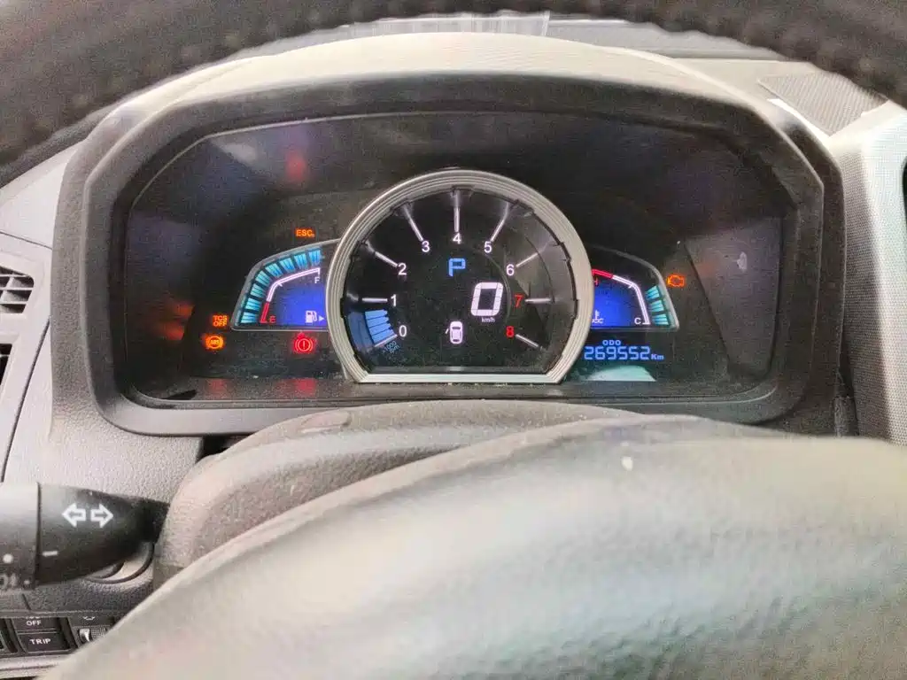Luxgen U6 SUV 2015 2014 1.8T Fashion