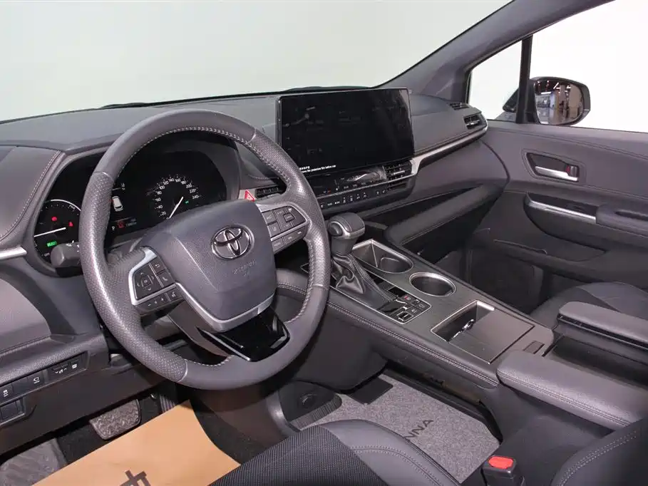 Toyota Sienna 2023 2.5L Hybrid Premium Edition фото 9