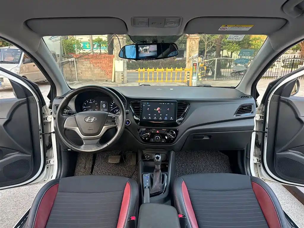 Hyundai Verna 2016 1.4L Automatic Cool Edition GLS фото 9