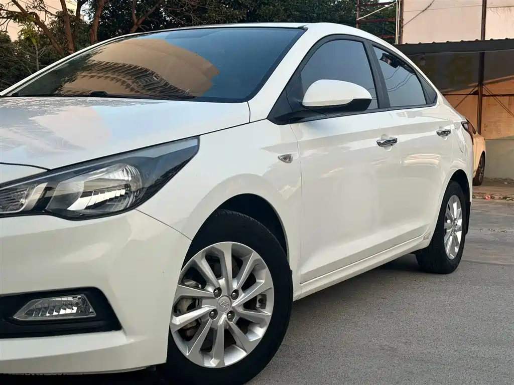 Hyundai Verna 2016 1.4L Automatic Cool Edition GLS фото 13
