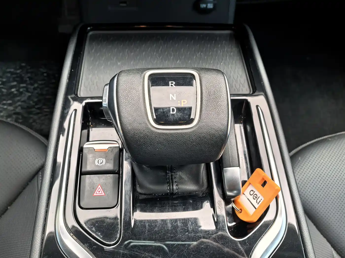 Hongqi E-QM5 2023 Facelift Basic Travel Edition фото 13