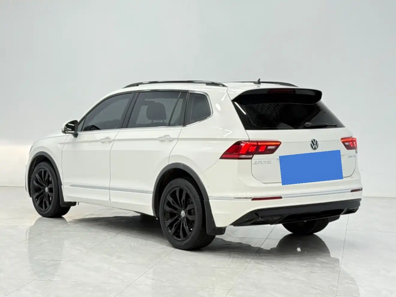 Volkswagen Tiguan L 2021 330TSI Automatic 2WD R-Line Premium фото 2