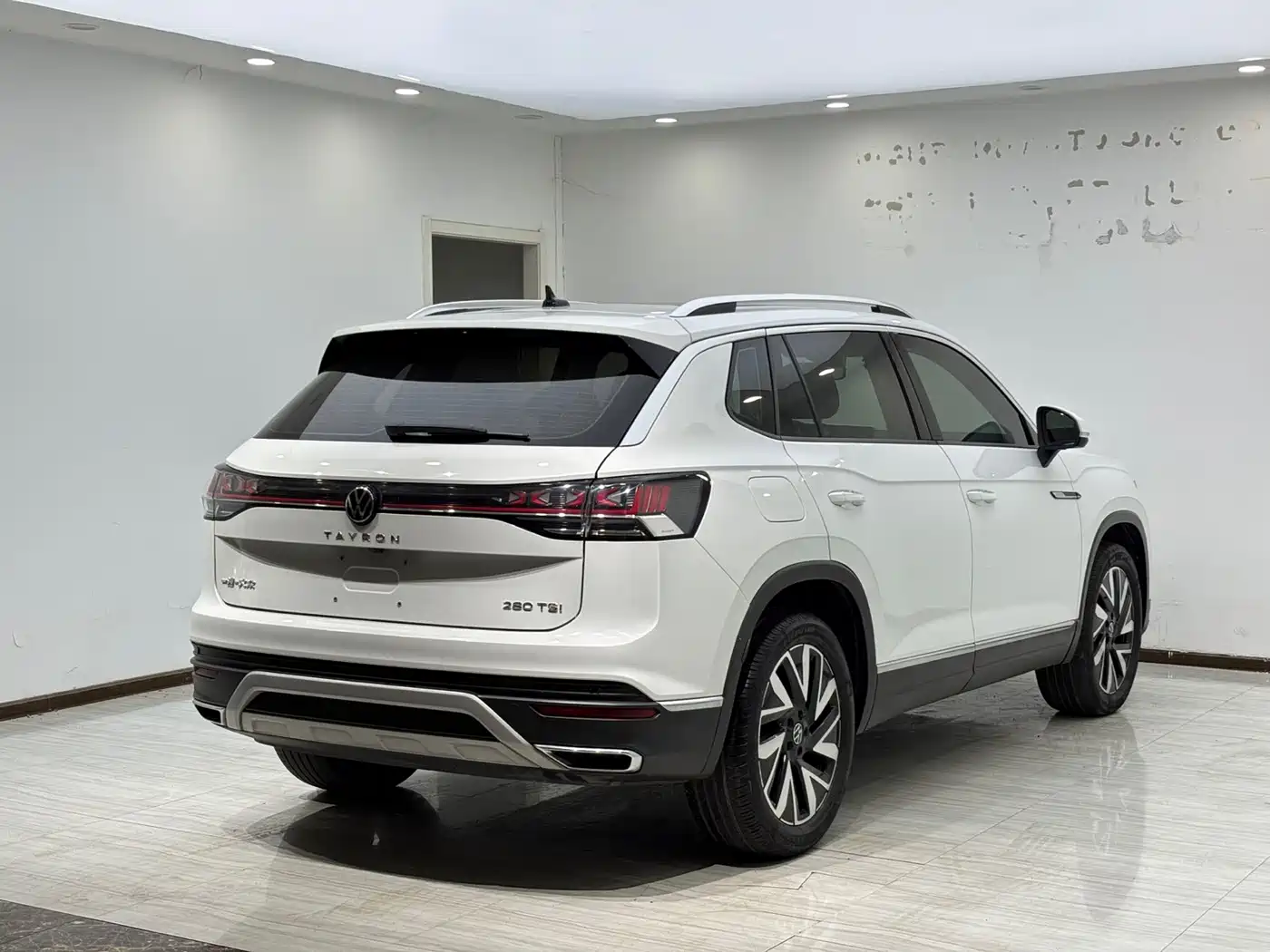 Volkswagen Tayron 2023 330TSI 2WD Luxury Plus Advanced Edition фото 10