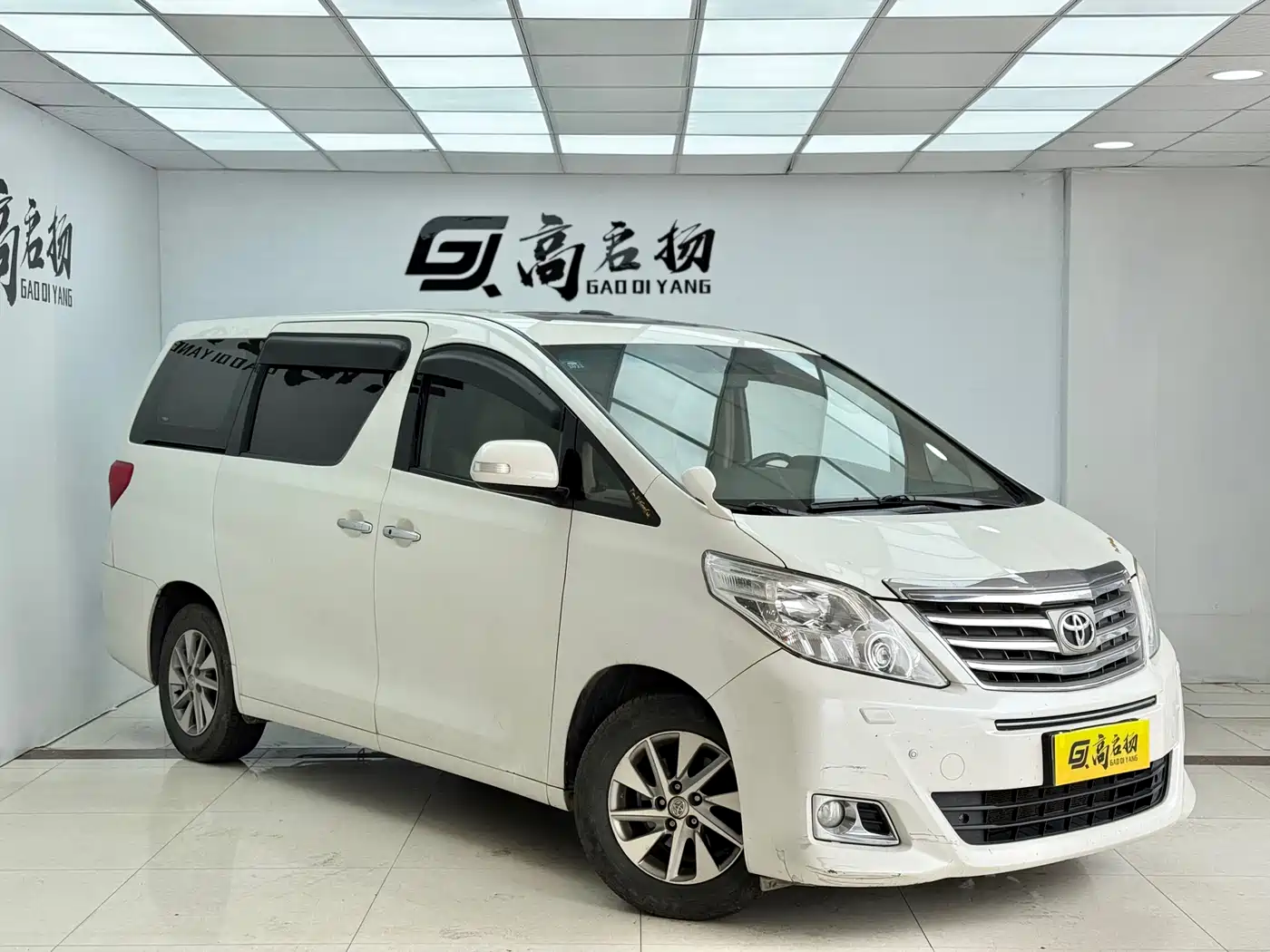 Toyota Alphard фото 3