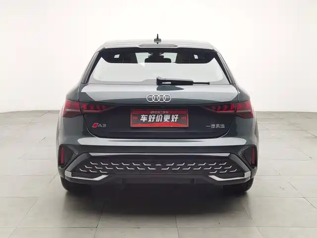 Audi A3 2025 Sportback 35TFSI Flying Premium — фото 4