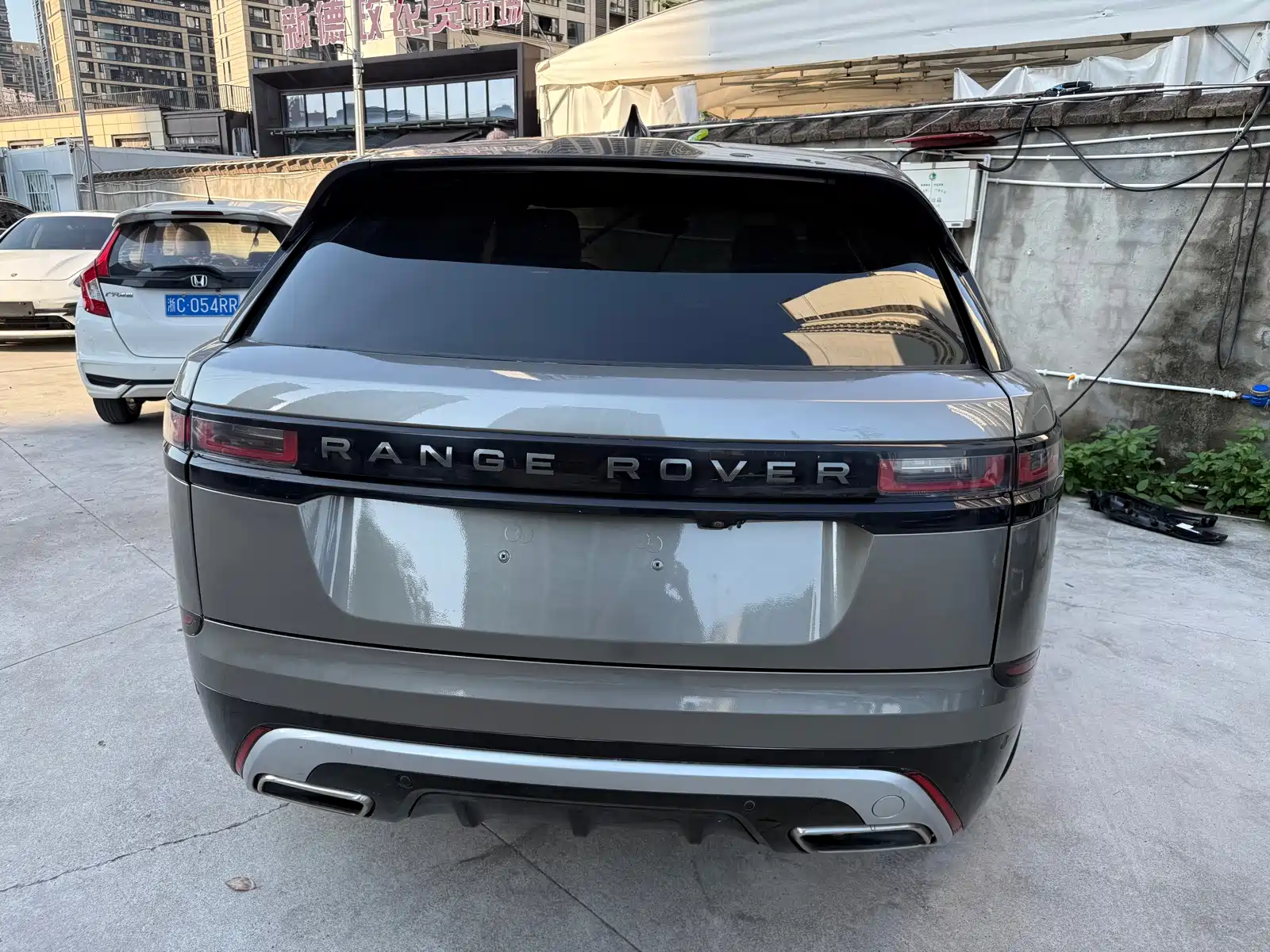 Фото 3 - Land Rover Range Rover Velar