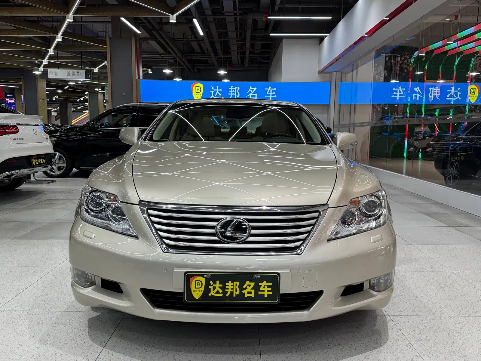 Фото 2 - Lexus LS