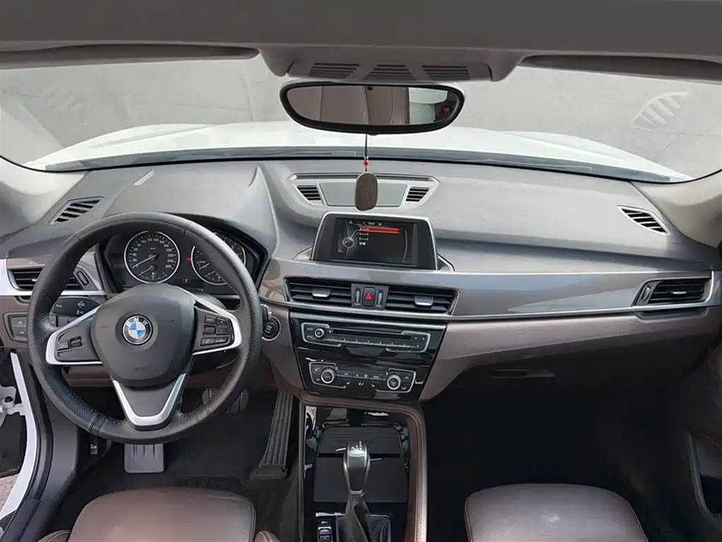 BMW X1 2016 sDrive20Li Luxury Model фото 14